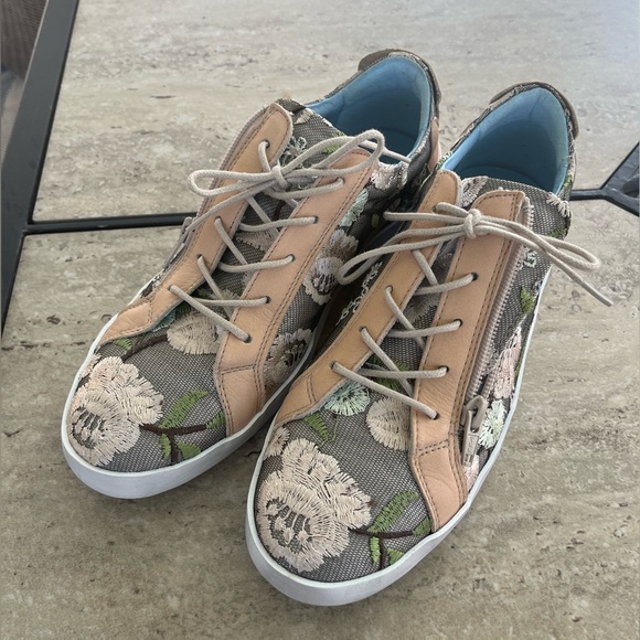 Cloud Sneakers - Picture 2 of 8